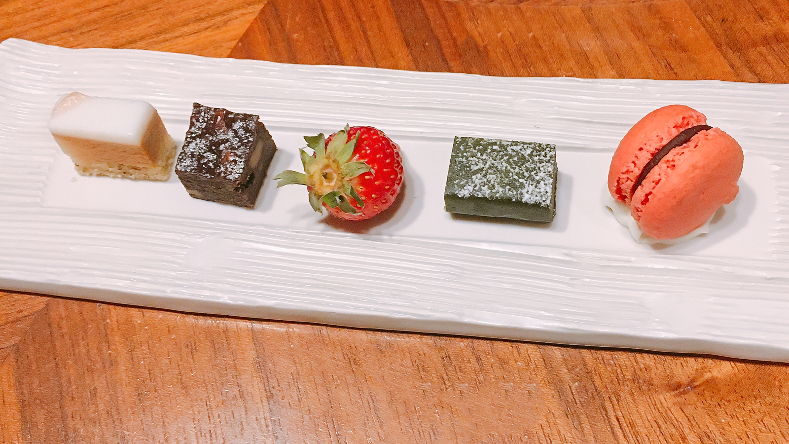 IN ROOM BOX デザート